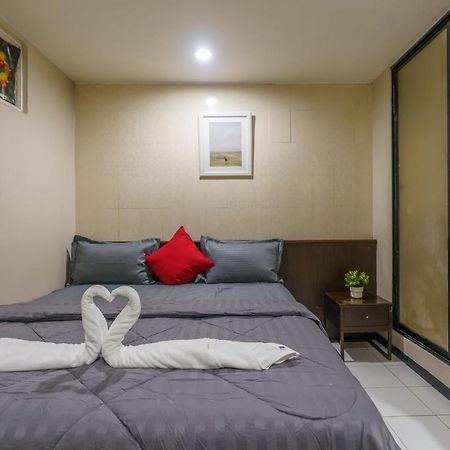 Cheqinn Bed Sukhumvit 4 Nana Plaza Bangkok Exterior photo