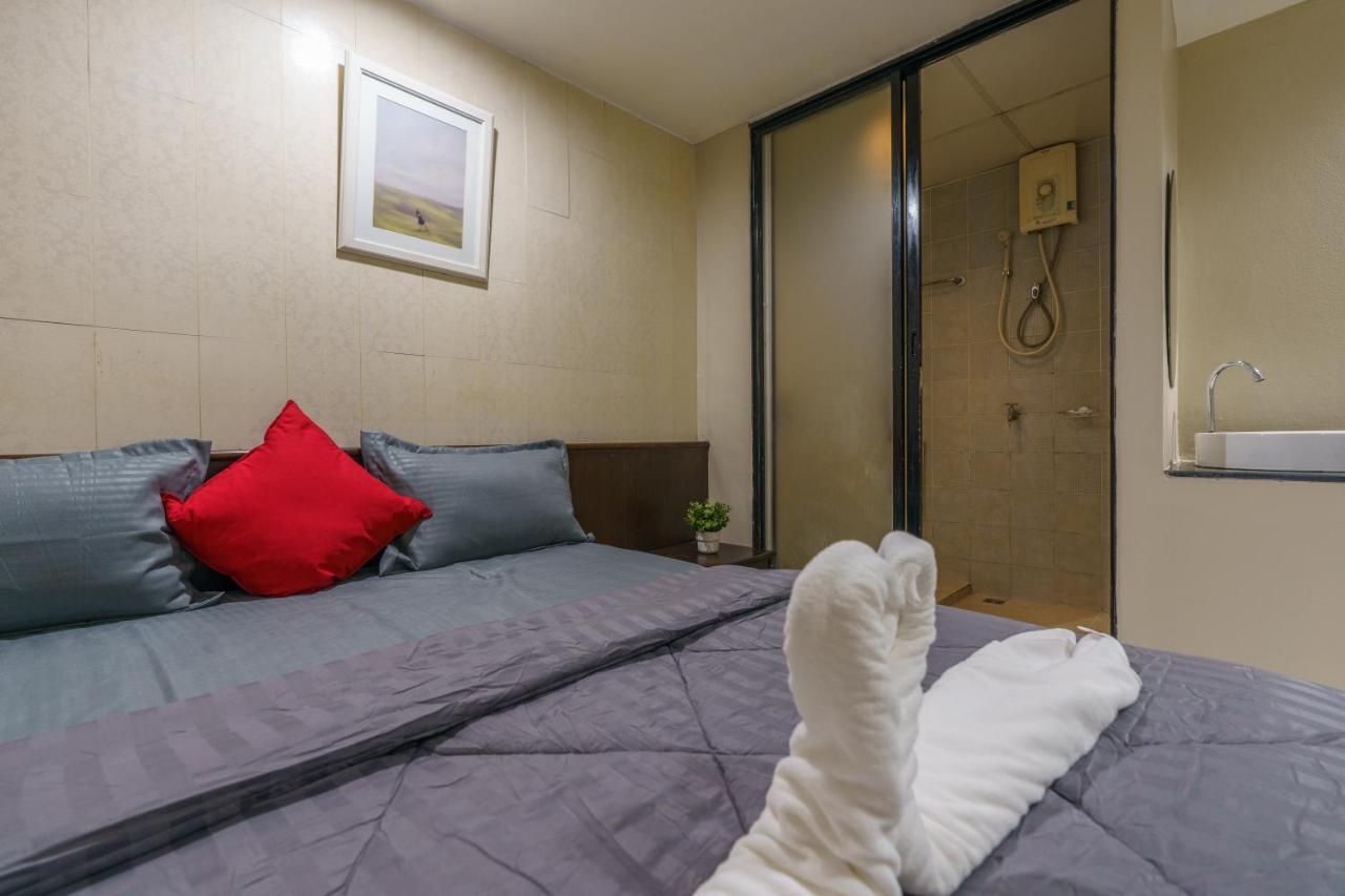 Cheqinn Bed Sukhumvit 4 Nana Plaza Bangkok Exterior photo
