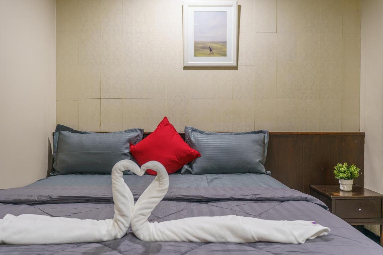 Cheqinn Bed Sukhumvit 4 Nana Plaza Bangkok Exterior photo
