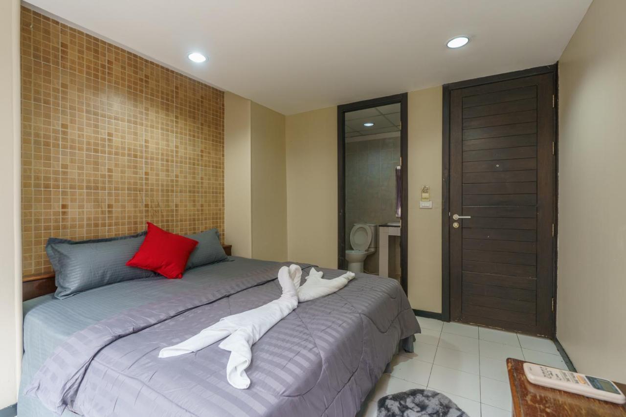 Cheqinn Bed Sukhumvit 4 Nana Plaza Bangkok Exterior photo