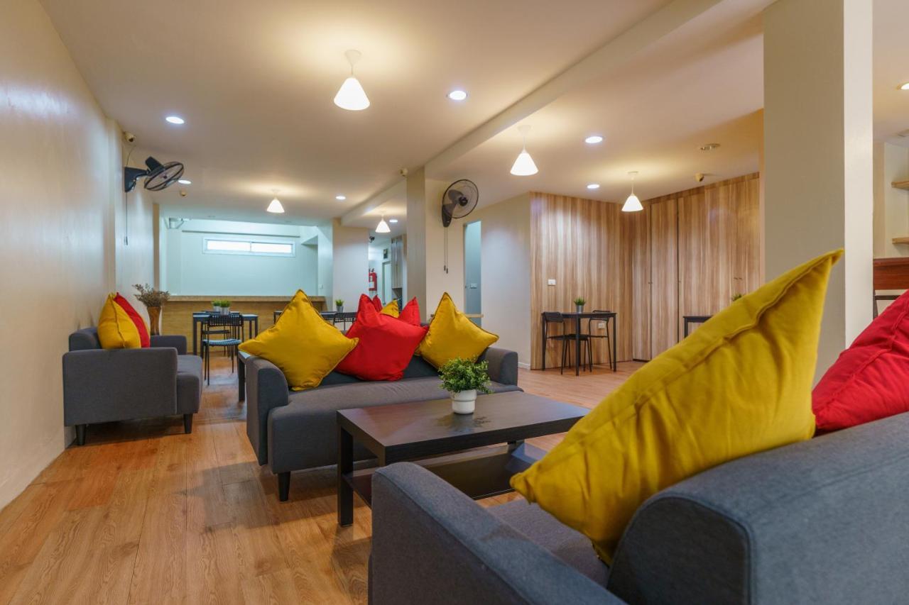 Cheqinn Bed Sukhumvit 4 Nana Plaza Bangkok Exterior photo