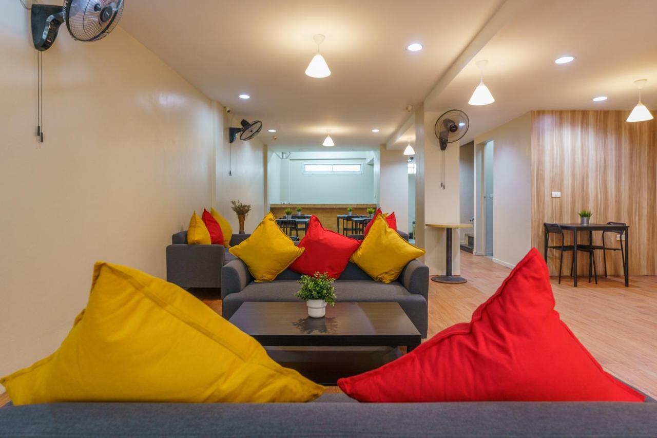 Cheqinn Bed Sukhumvit 4 Nana Plaza Bangkok Exterior photo